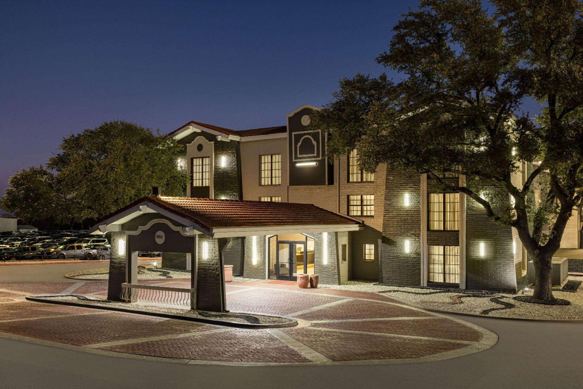 La Quinta Inn By Wyndham San Antonio I-35 N At Toepperwein Exterior foto